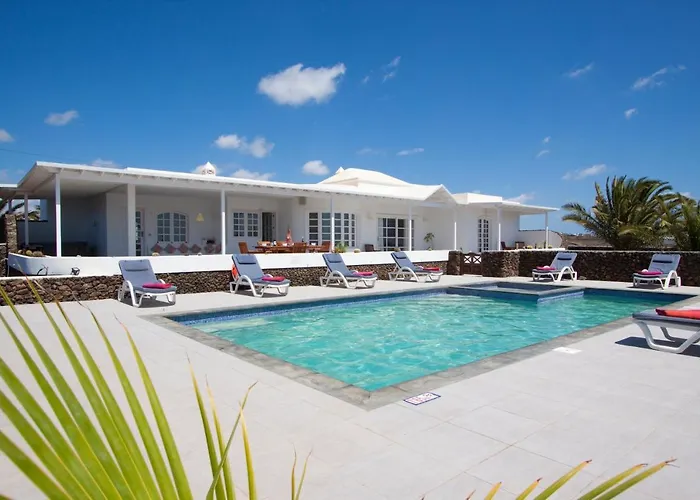 Villa Palmitas - Sea Views - Private Pool - Hot Tub - Table Tennis