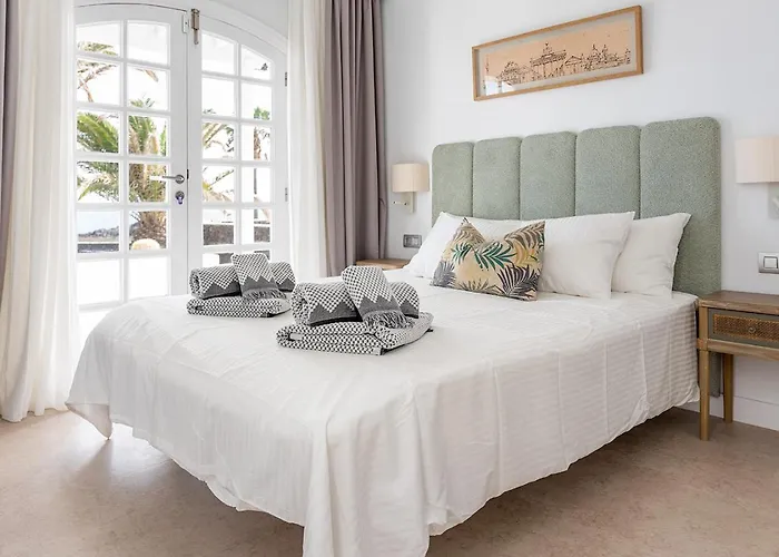 Palmitas - Sea Views - Private Pool - Hot Tub - Table Tennis Puerto Calero