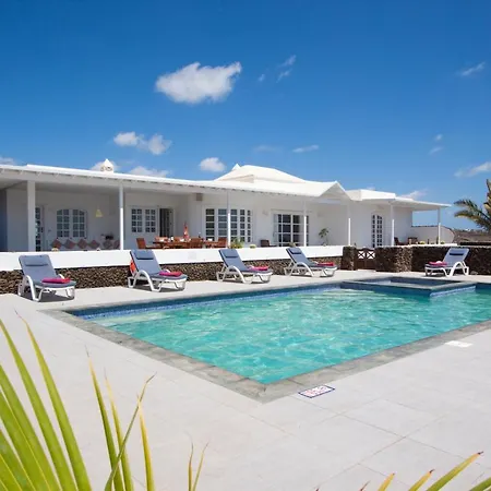 וילה Palmitas - Sea Views - Private Pool - Hot Tub - Table Tennis