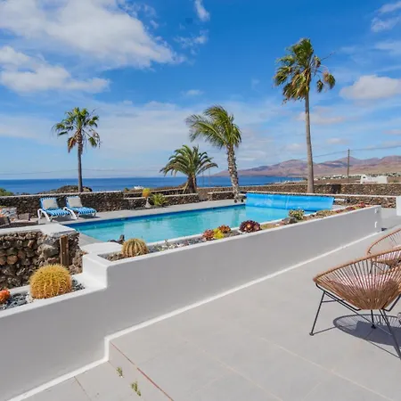 Palmitas - Sea Views - Private Pool - Hot Tub - Table Tennis וילה